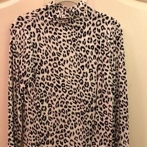NWOT Snow Leopard Mockneck Turtleneck Cuff Sleeves